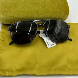 Men’s Gucci aviator sunglasses made in Italy